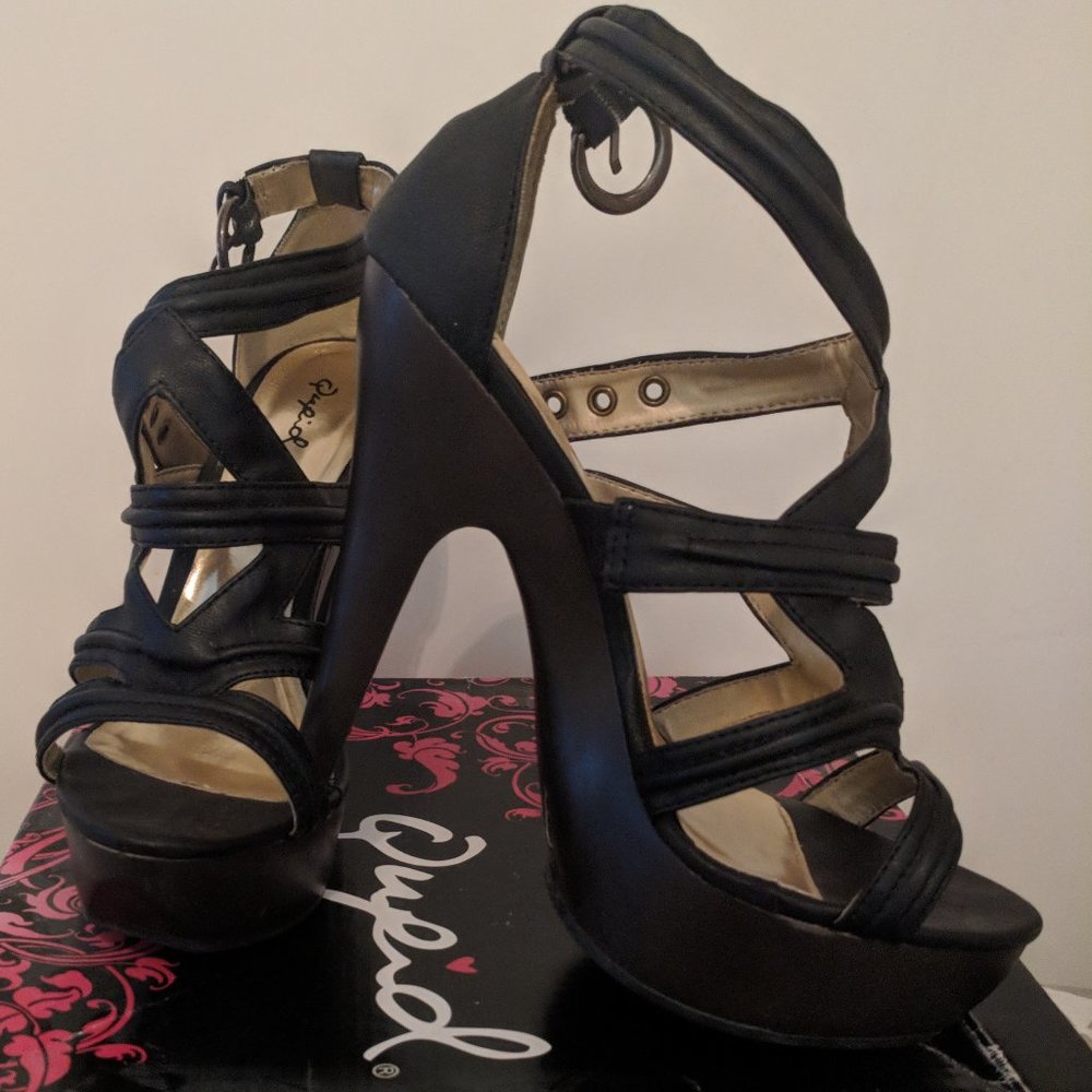 NIB Qupid Black Strap Platform High Heel sandals size 7